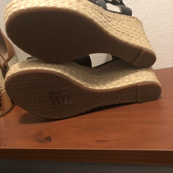 BRAND NEW MK CELIA WEDGE - Picture 3 of 5